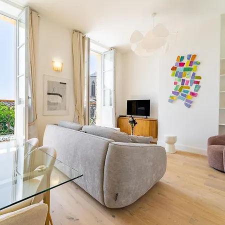 Place Pey Berland Avec Balcon Et Parking