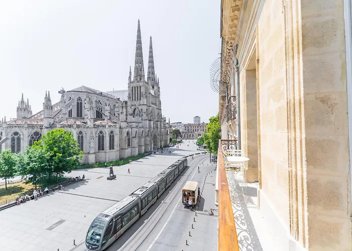Place Pey Berland Avec Balcon Et Parking Bordeaux