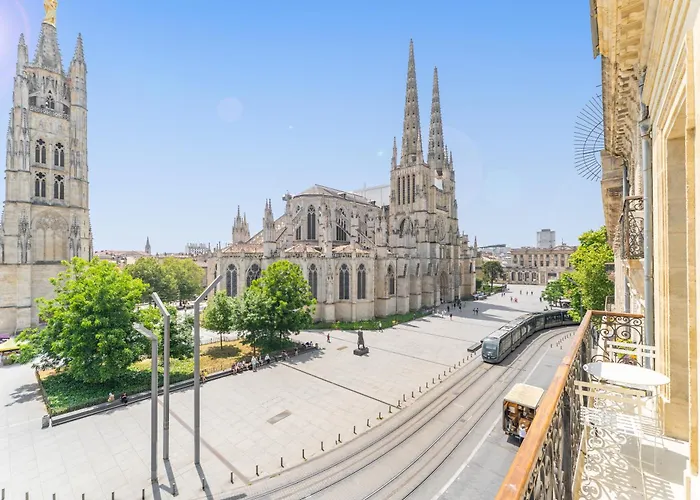 Place Pey Berland Avec Balcon Et Parking * Bordeaux