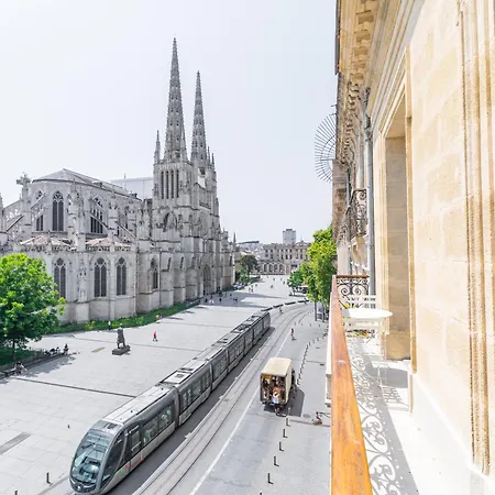 Place Pey Berland Avec Balcon Et Parking Bordéus